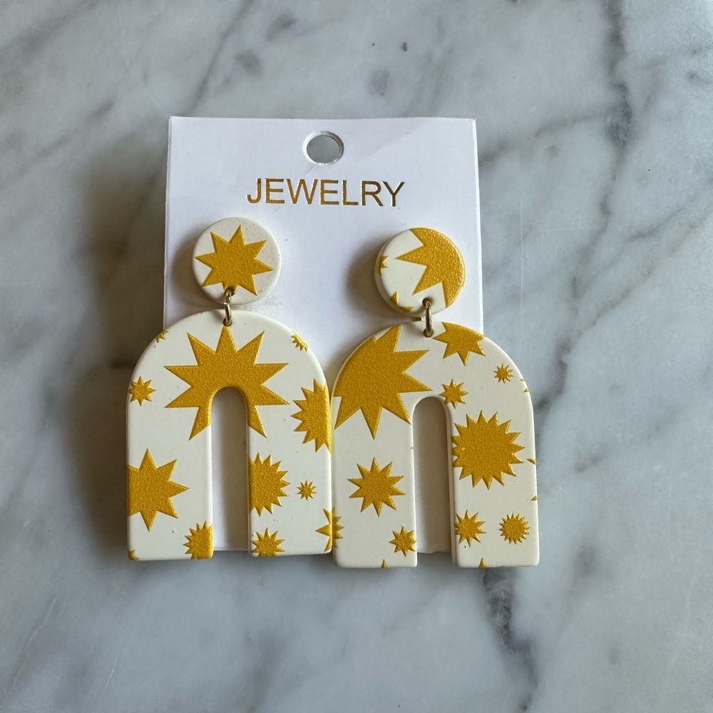 NWT Geometric starburst dangle earrings abstract off white and mustard yellow